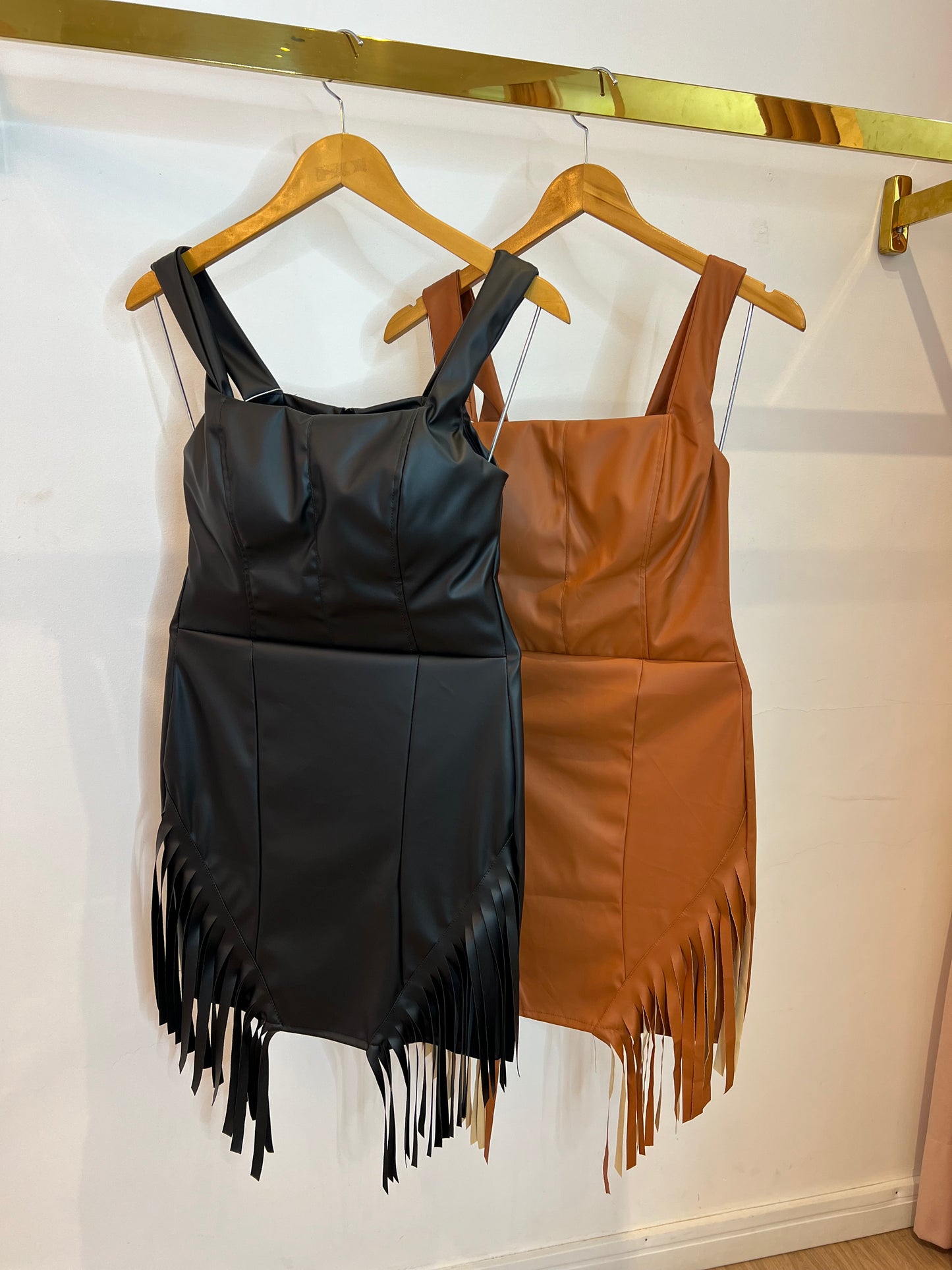 Vestido couro com franja