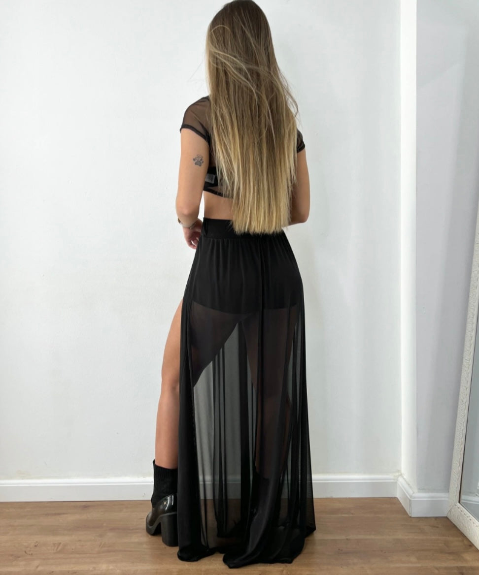 Saia tule com shorts e fenda