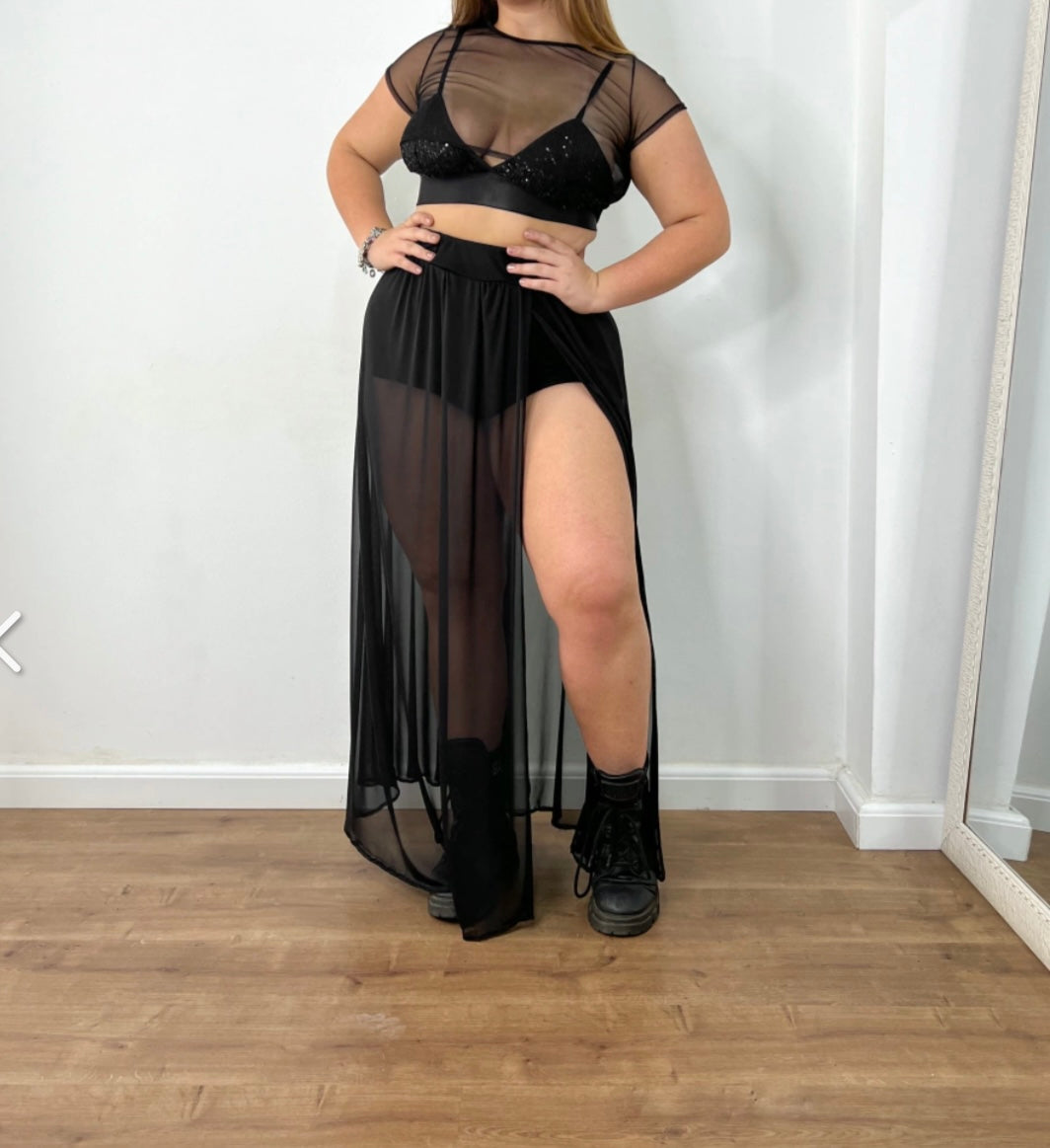 Saia tule com shorts e fenda