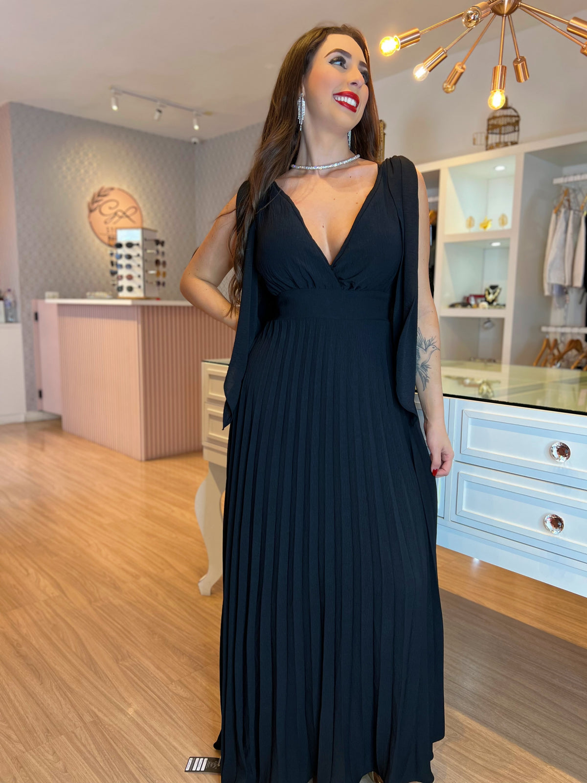 Vestido longo preto plissado