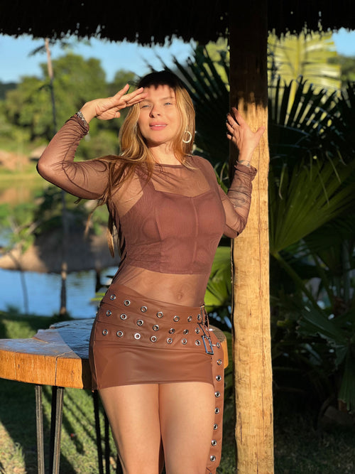 Shorts saia couro detalhe cintos