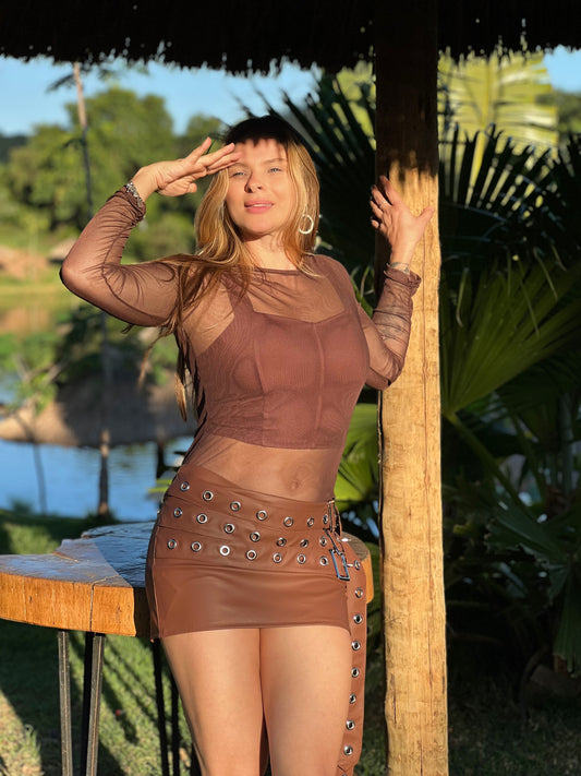 Shorts saia couro detalhe cintos