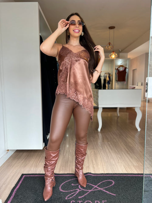 Calça couro flanelada marrom