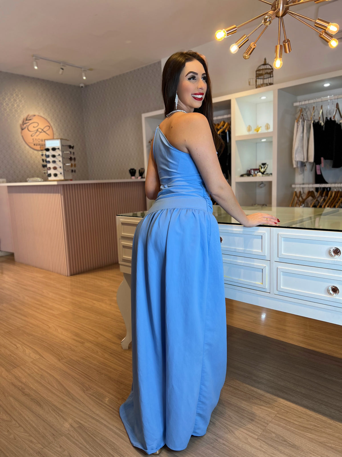 Vestido longo azul recortes