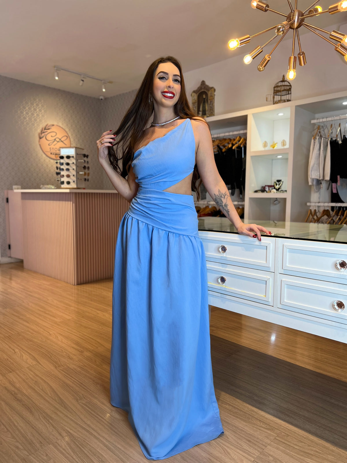 Vestido longo azul recortes