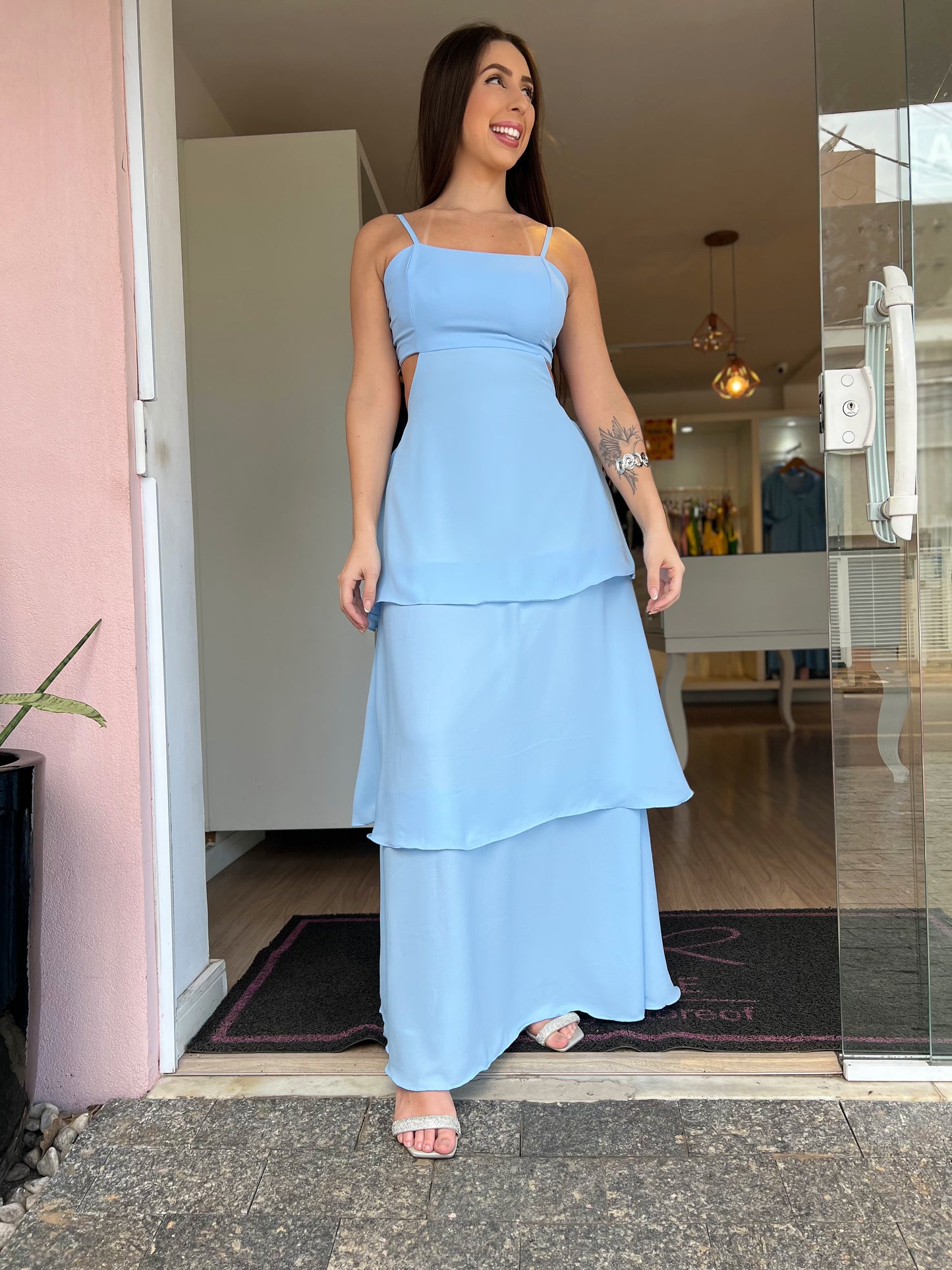 Vestido longo azul babado