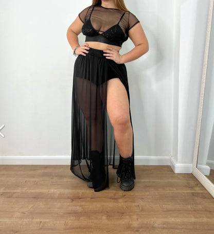 Saia tule com shorts e fenda