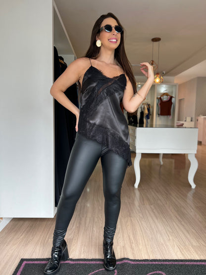 Blusa acetinada preta