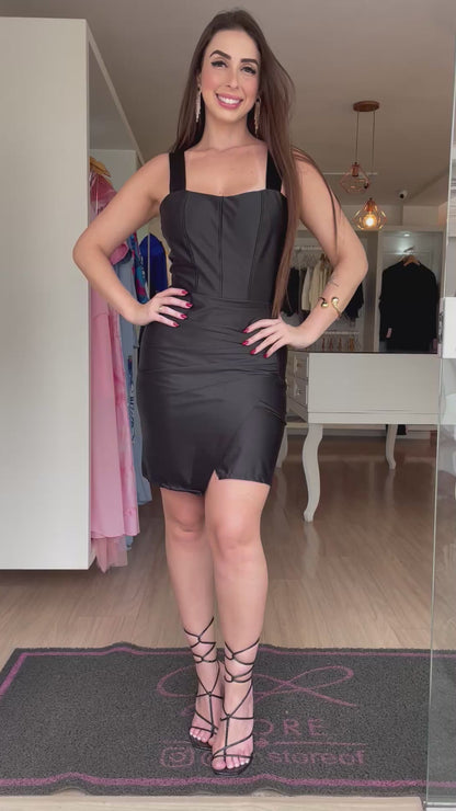 Vestido acetinado preto